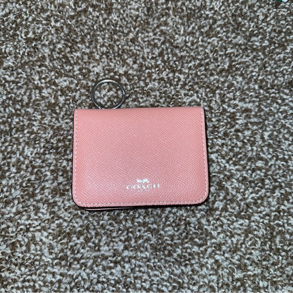 Elegant Pink Wallet with Keychain - Picture 2 of 3